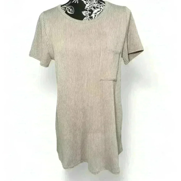 Betsy’s Boutique Shop Ribbed Short Sleeve T-Shirt Beige - Picture 1 of 3